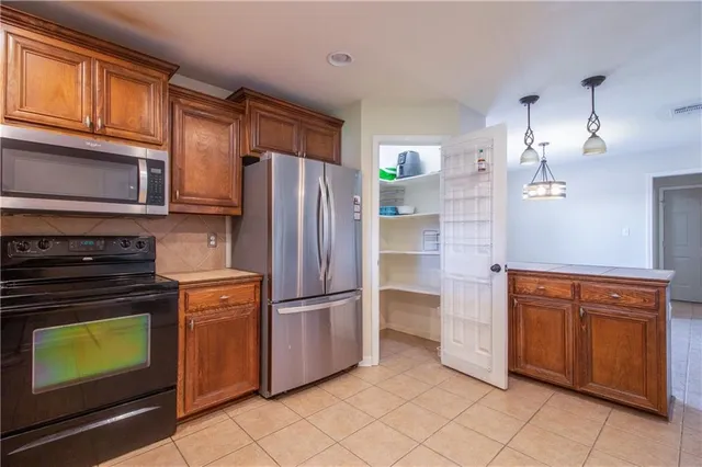 $2,000 | 42365 Pebblestone Avenue, Prairieville, LA 70769