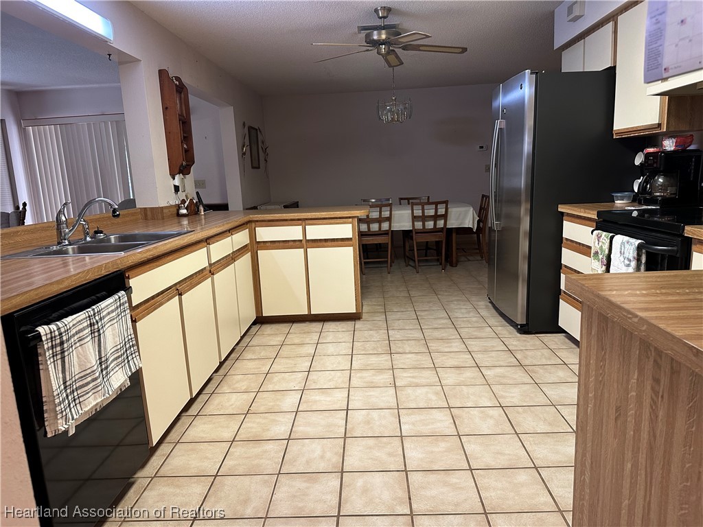 1780 North Taconic Road Avon Park, FL 33825 - Photo 13 of 18 Kitchen