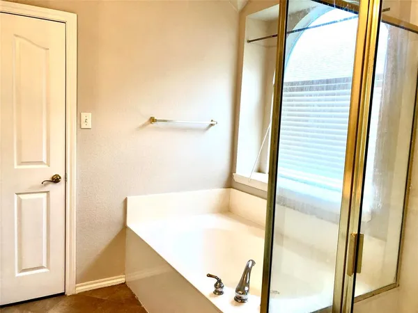 $2,550 | 1216 Badbury Lane, Grand Prairie, TX 75052