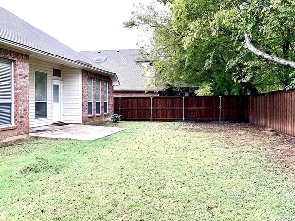 $2,550 | 1216 Badbury Lane, Grand Prairie, TX 75052