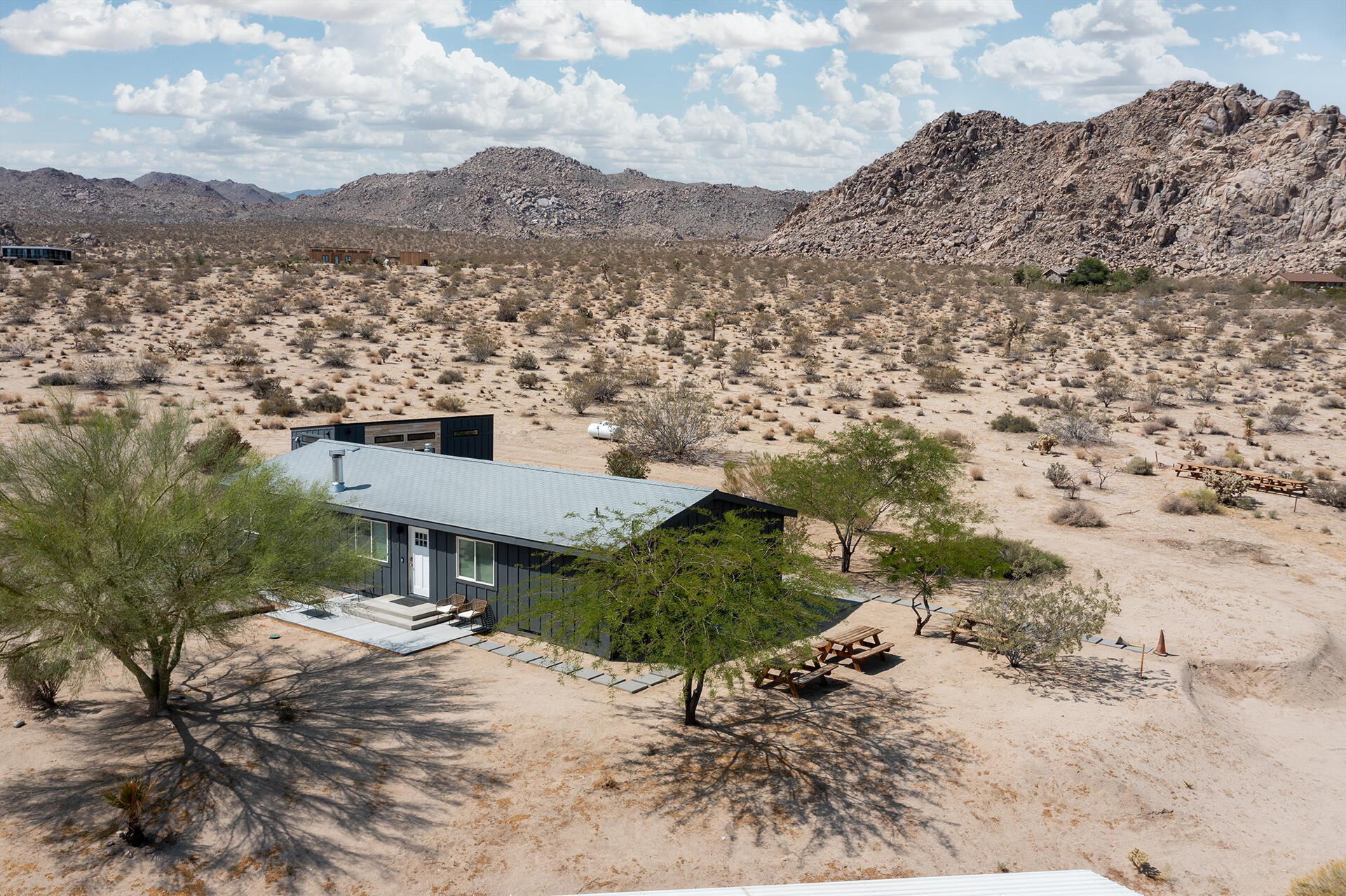 7122 Sunkist Road Joshua Tree, CA 92252 - Photo 4 of 61 a view of a city