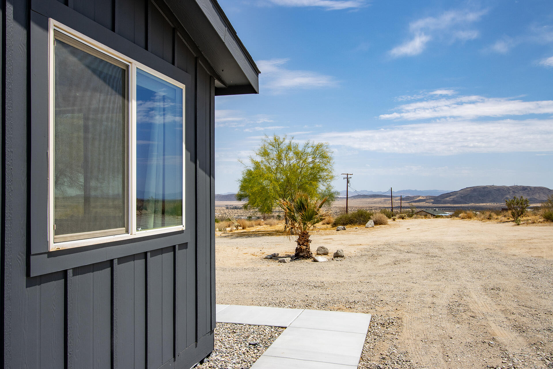 7122 Sunkist Road Joshua Tree, CA 92252 - Photo 44 of 61 a view of a backyard of a house