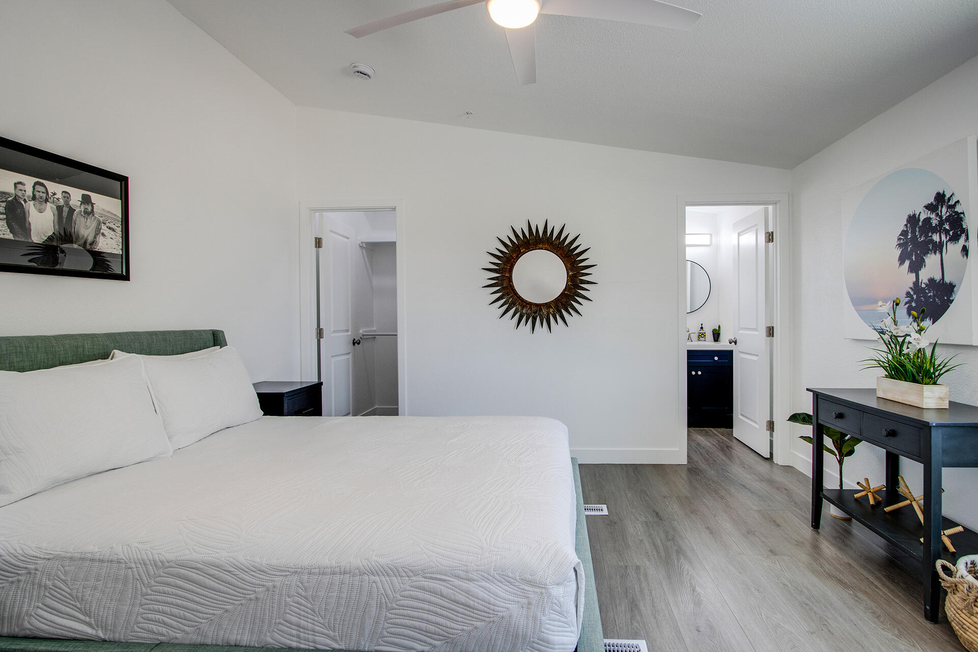 7122 Sunkist Road Joshua Tree, CA 92252 - Photo 58 of 61 a bedroom with a bed and a chandelier