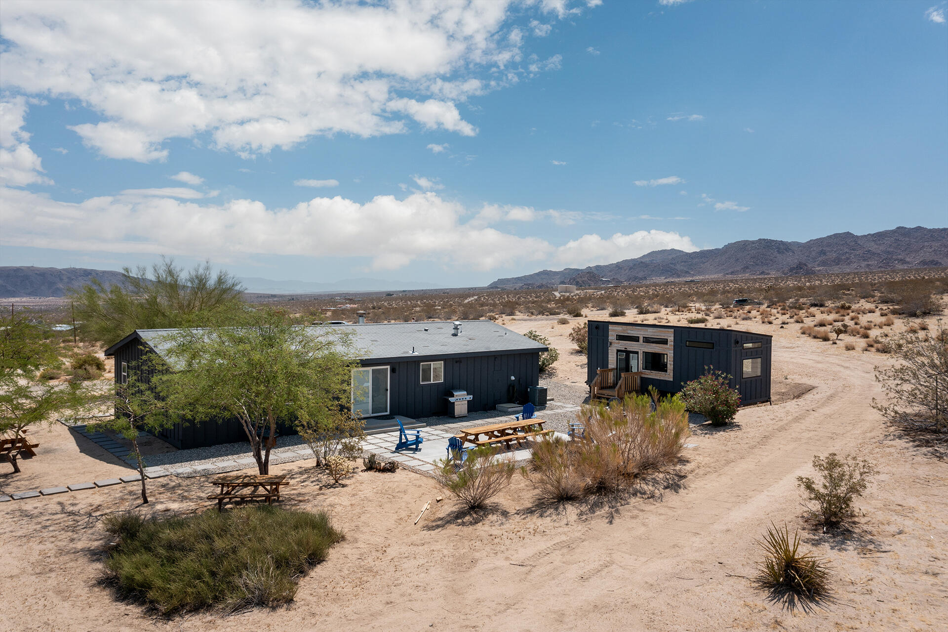 7122 Sunkist Road Joshua Tree, CA 92252 - Photo 10 of 61 a view of a terrace with sitting area