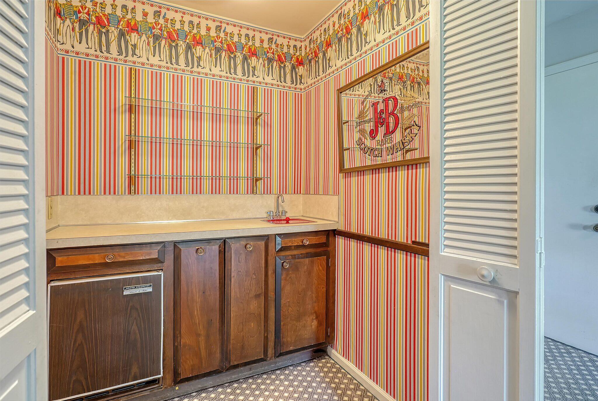 29 Eton Road Charleston, SC 29407 - Photo 34 of 54 Built In Wet Bar