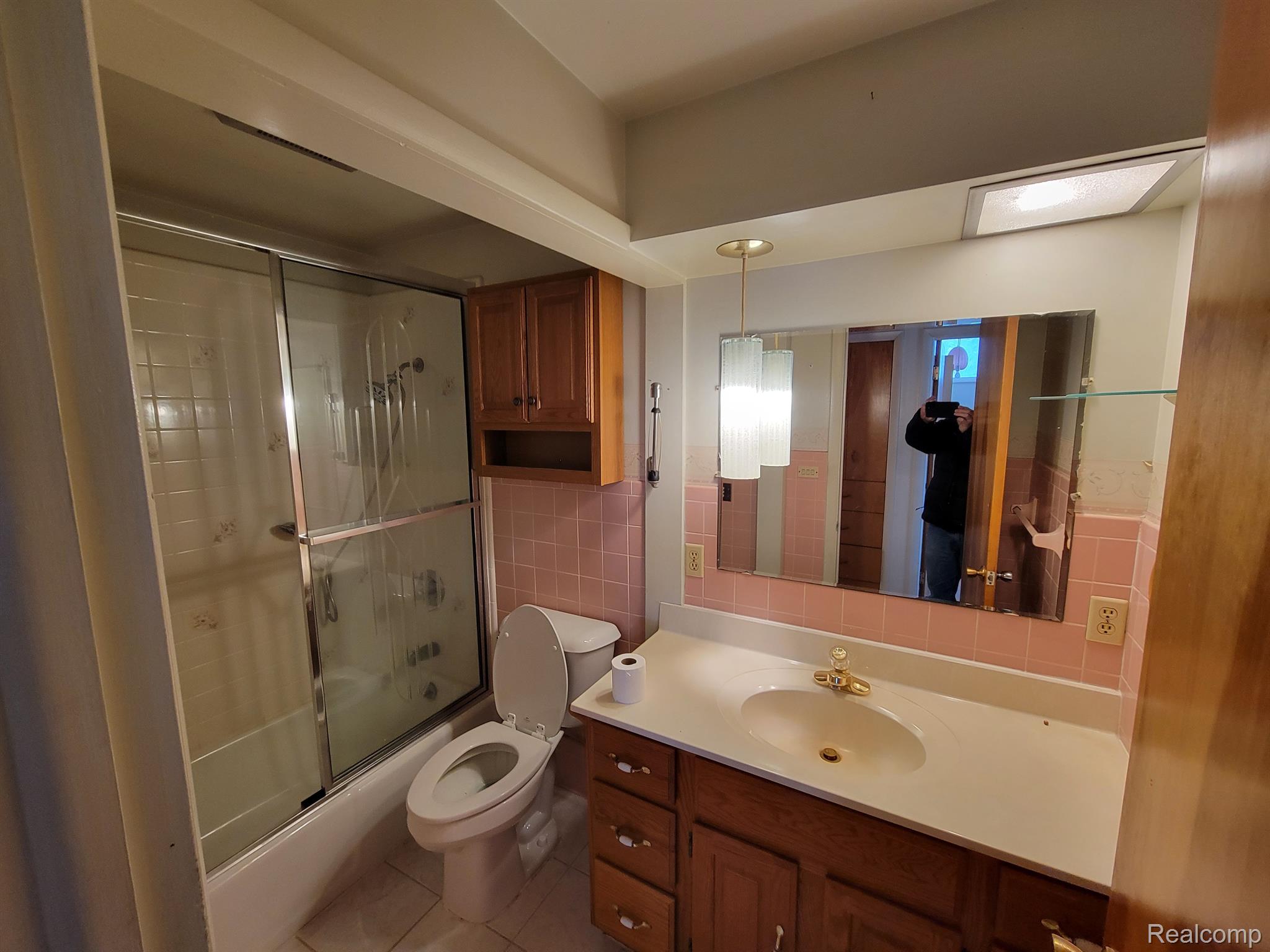 1392 Maple Grove Road Lapeer, MI 48446 - Photo 36 of 77 Upper floor bath