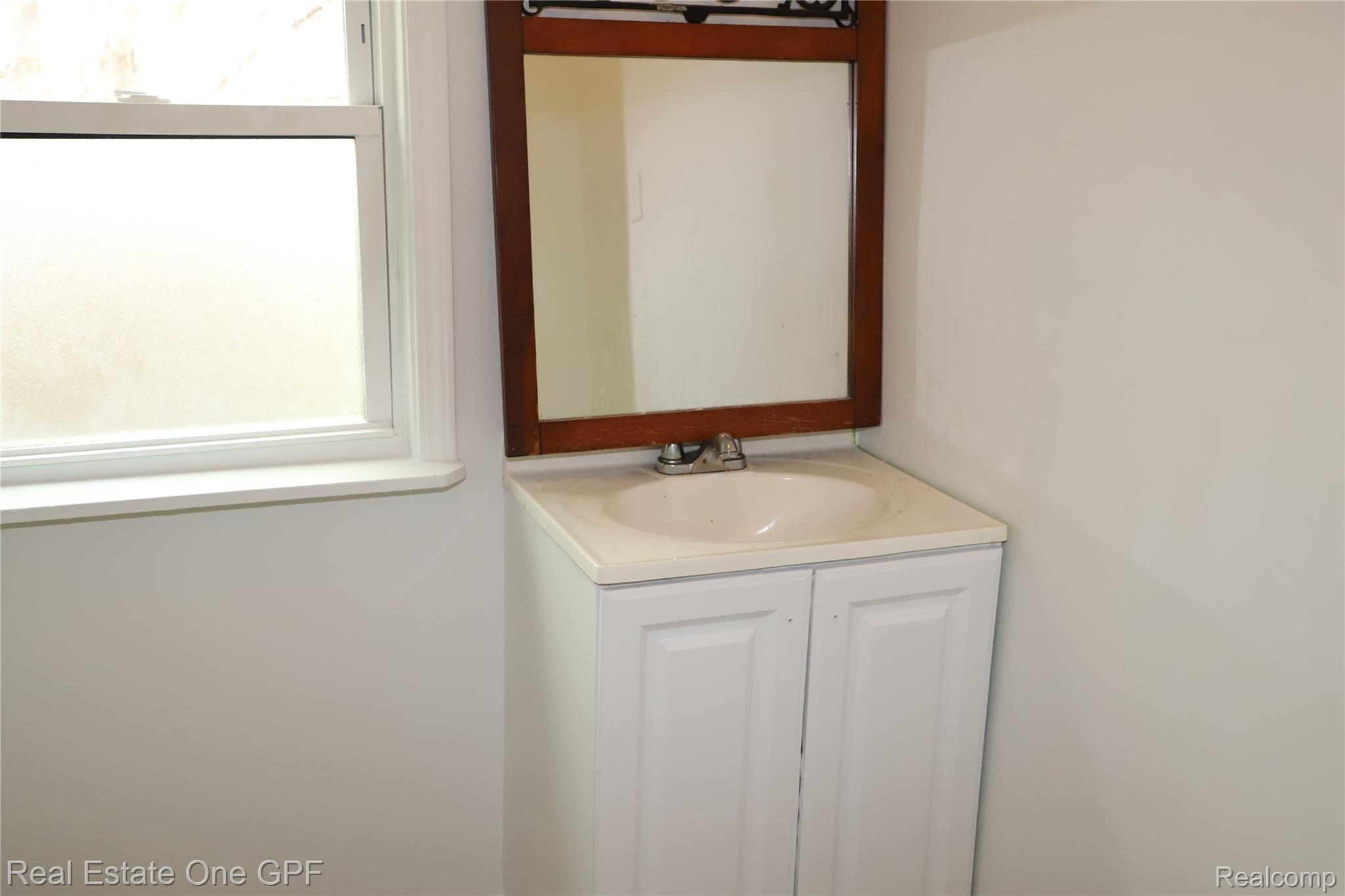 7052 Rivard Avenue Warren, MI 48091 - Photo 11 of 12 IMG_6008.JPG