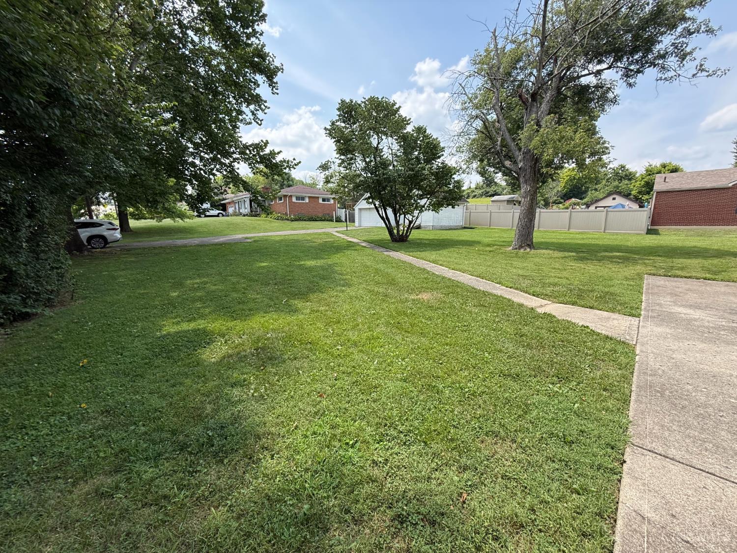665 New London Road Hamilton, OH 45013 - Photo 3 of 5