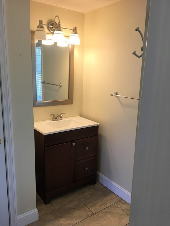 42 Glen Road Swampscott, MA 01907 - Photo 17 of 28 Gallery Image 17