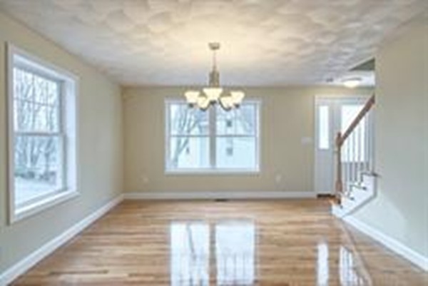 42 Glen Road Swampscott, MA 01907 - Photo 4 of 28 Gallery Image 4