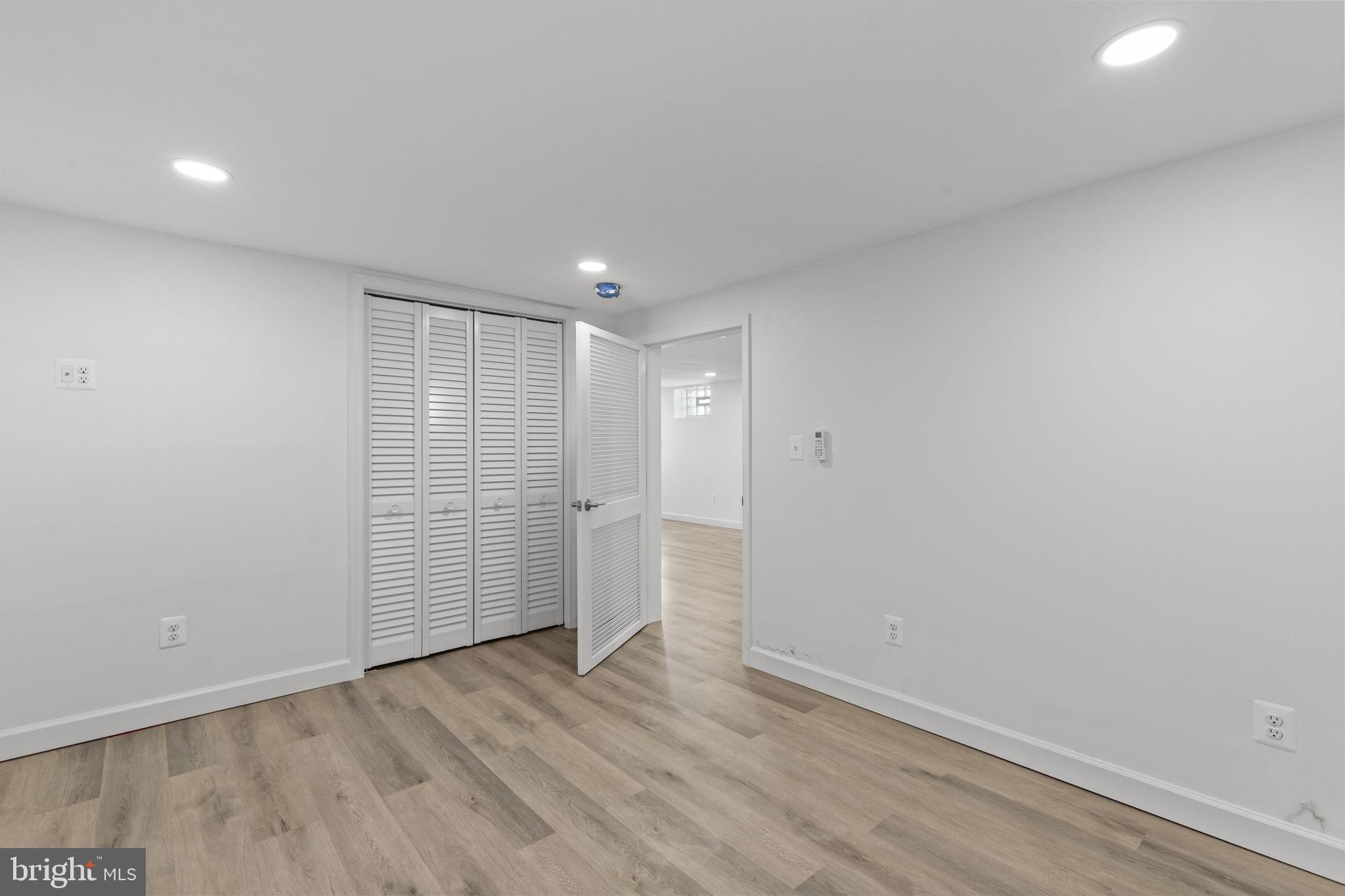 7212 Bay Front Road Baltimore, MD 21219 - Photo 23 of 37