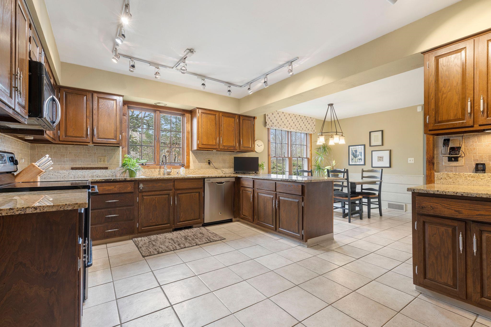 6570 Spring Creek Road Rockford, IL 61114 - Photo 9 of 43 Gallery Image 9