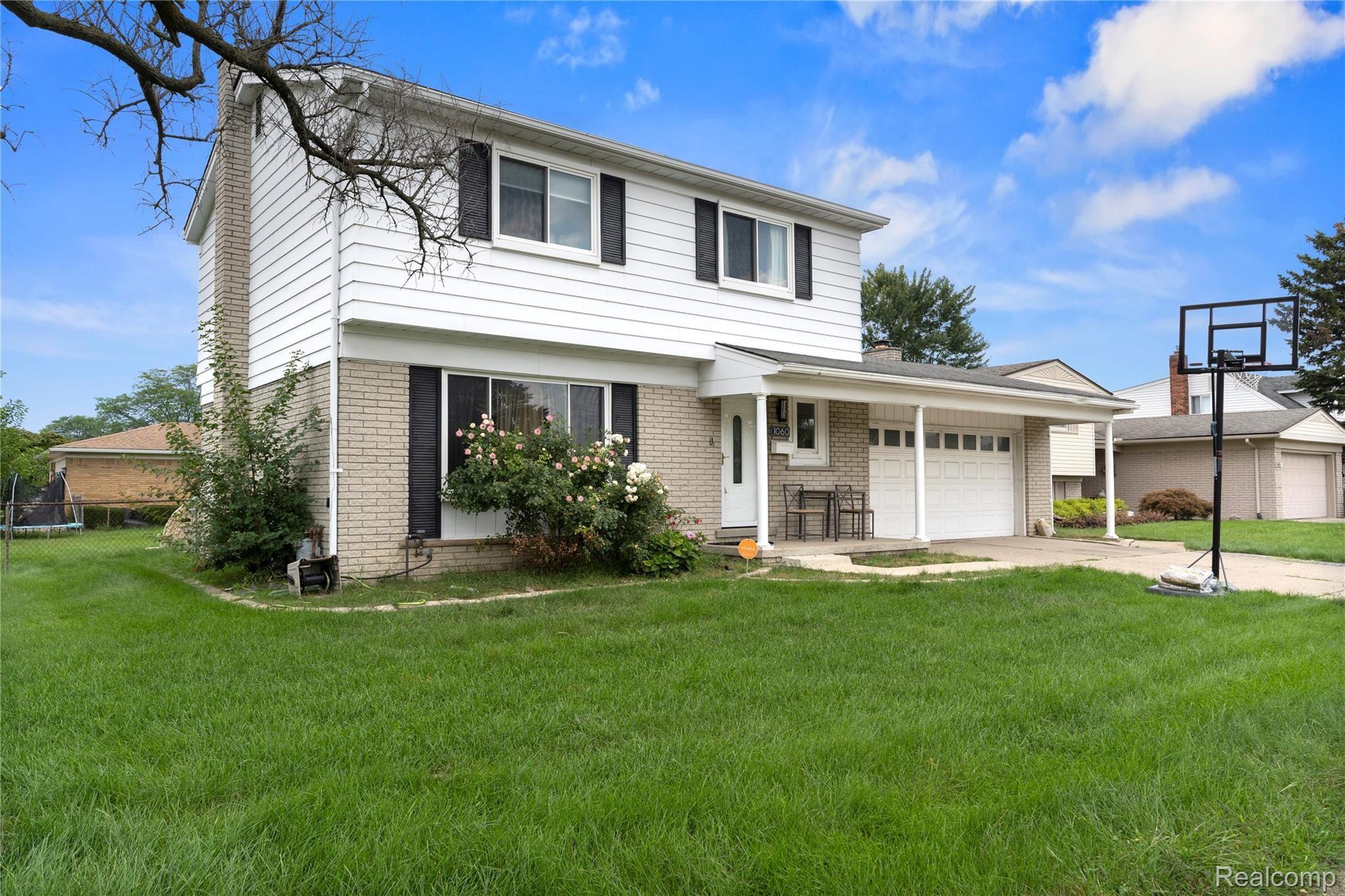 1060 Inkster Road Dearborn Heights, MI 48127 - Photo 2 of 26 DSC09000.jpg