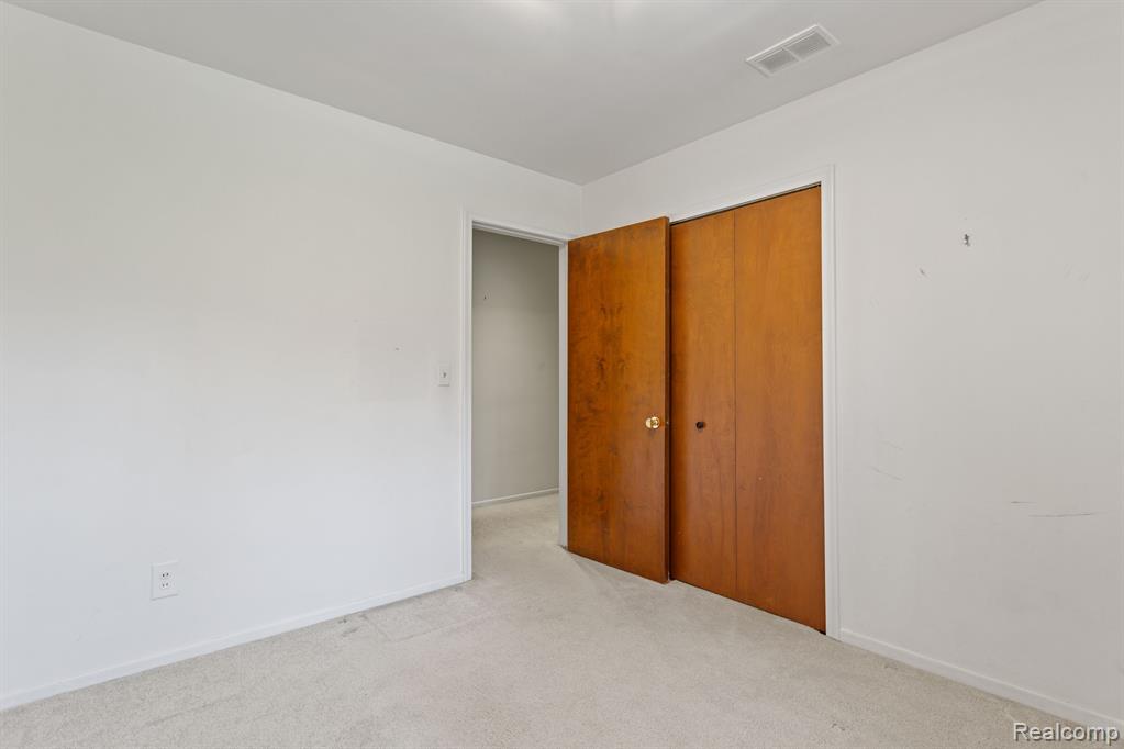 25826 Farmington Road Farmington Hills, MI 48336 - Photo 30 of 43