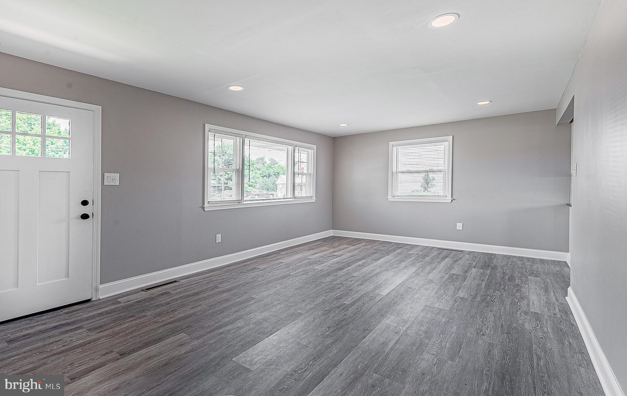471 Flanders Road Bellmawr, NJ 08031 - Photo 3 of 17 Entry Living Room