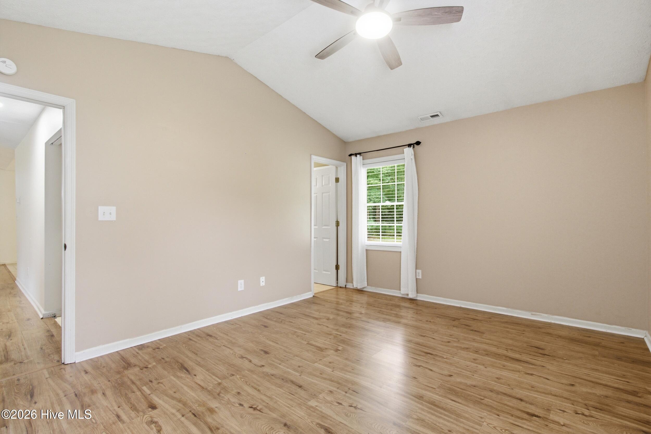 5709 County Line Road New Bern, NC 28562 - Photo 13 of 39 Owners Suite