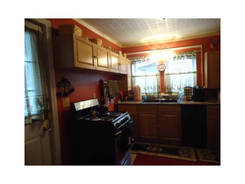 42 Nichol Street Paris, ME 04281 - Photo 3 of 16 Kitchen.