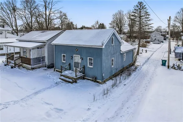 a view of a car park in front of house