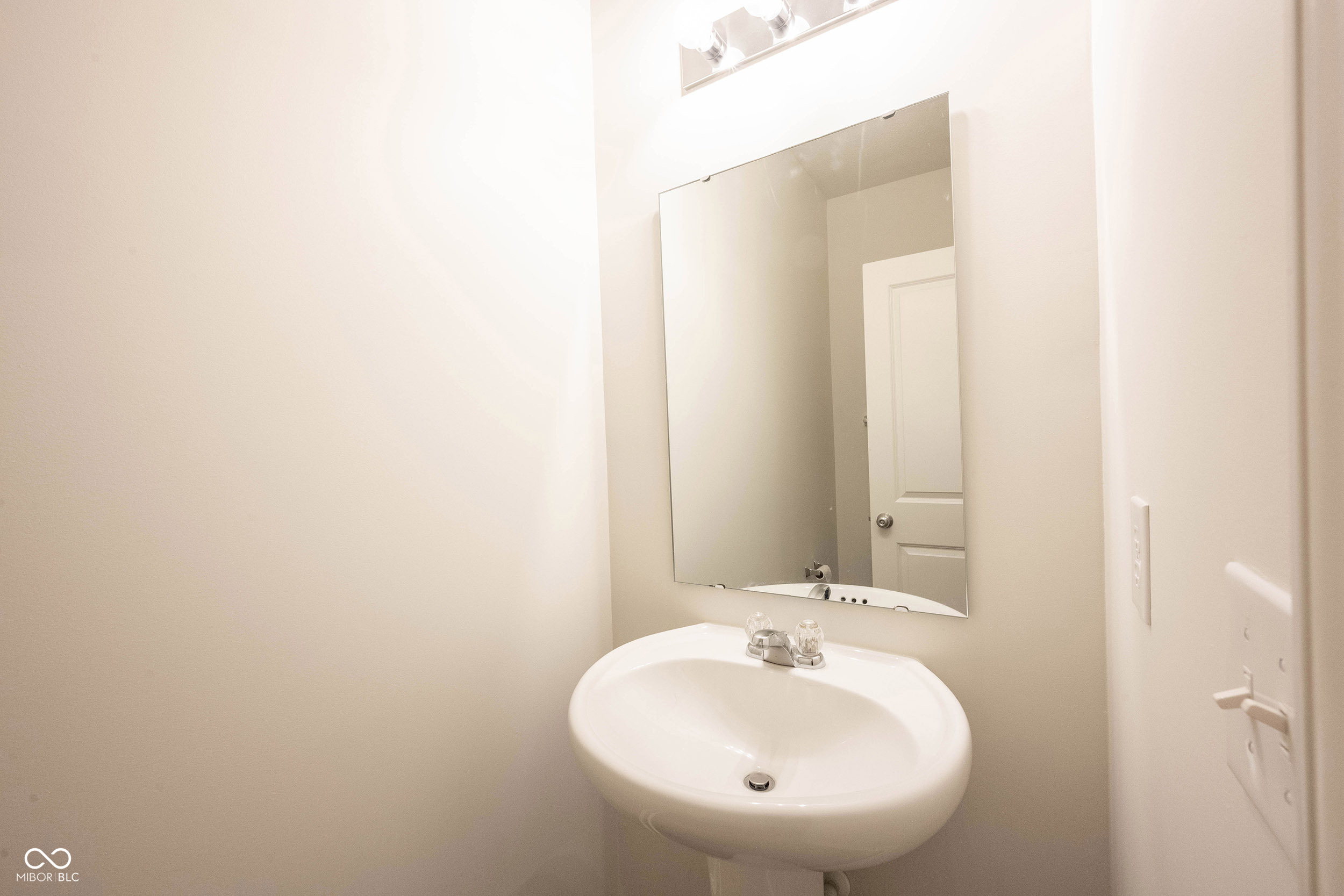 12015 Zircon Lane, Unit 900 Fishers, IN 46038 - Photo 16 of 34