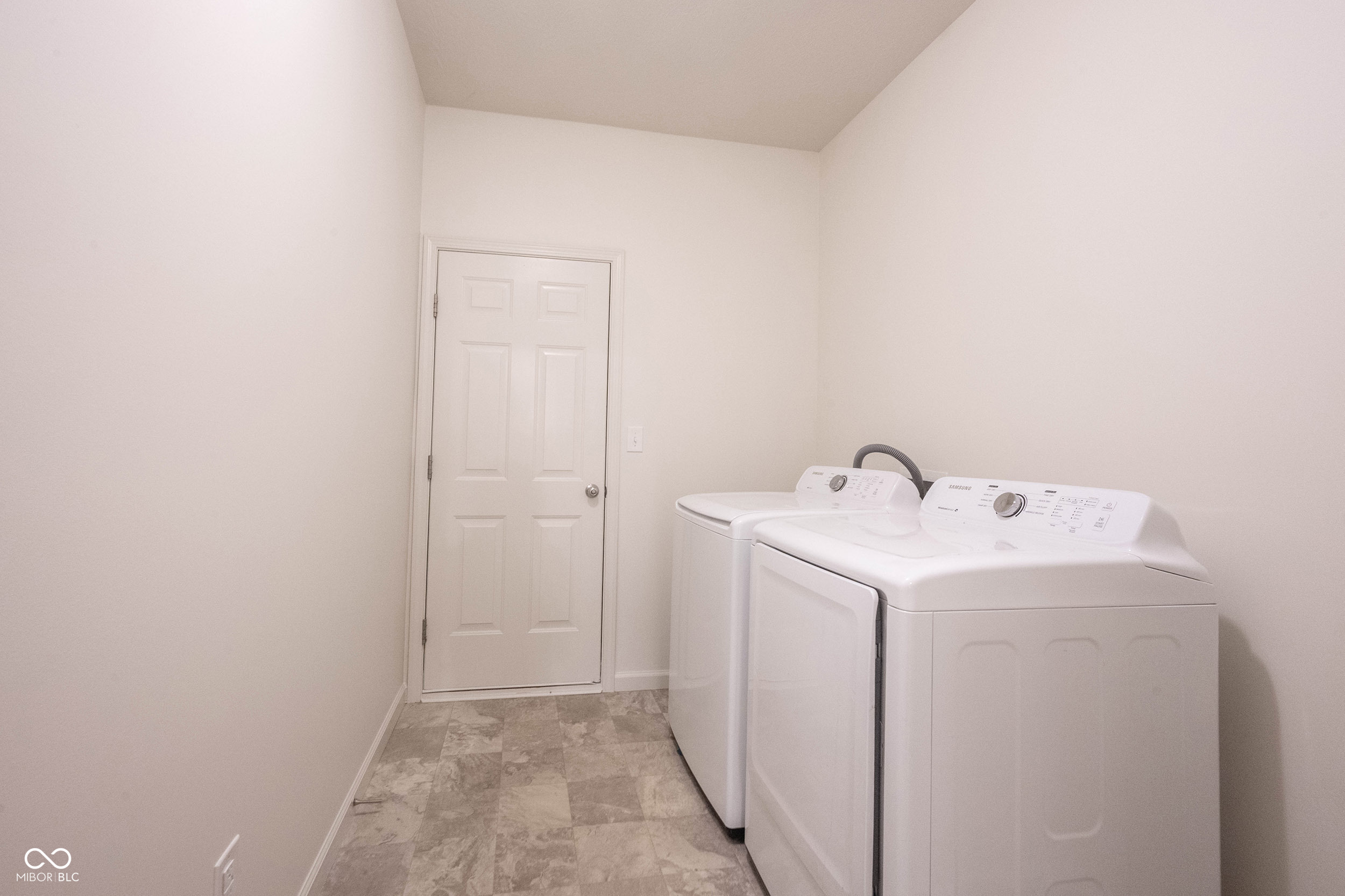 12015 Zircon Lane, Unit 900 Fishers, IN 46038 - Photo 17 of 34