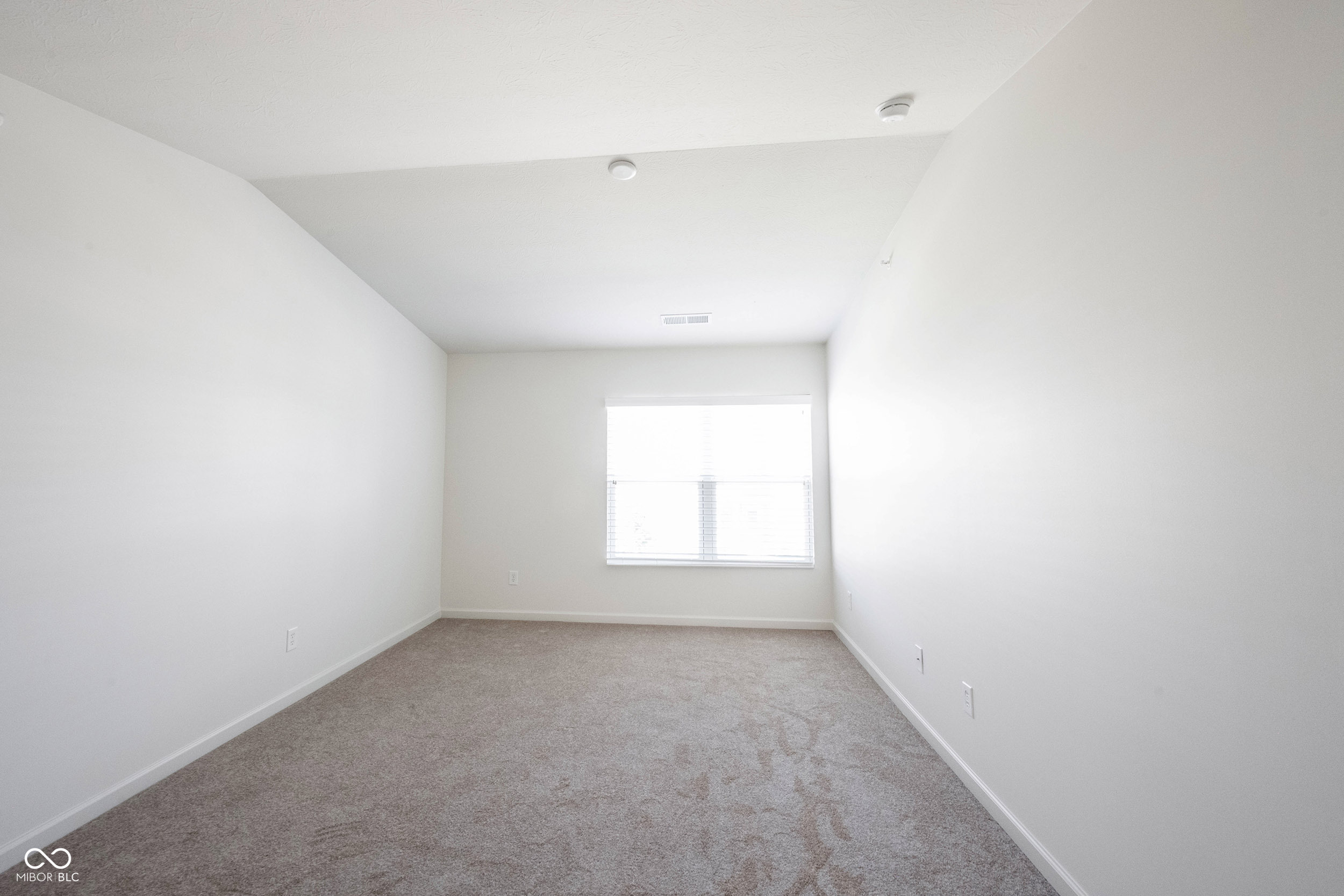 12015 Zircon Lane, Unit 900 Fishers, IN 46038 - Photo 18 of 34