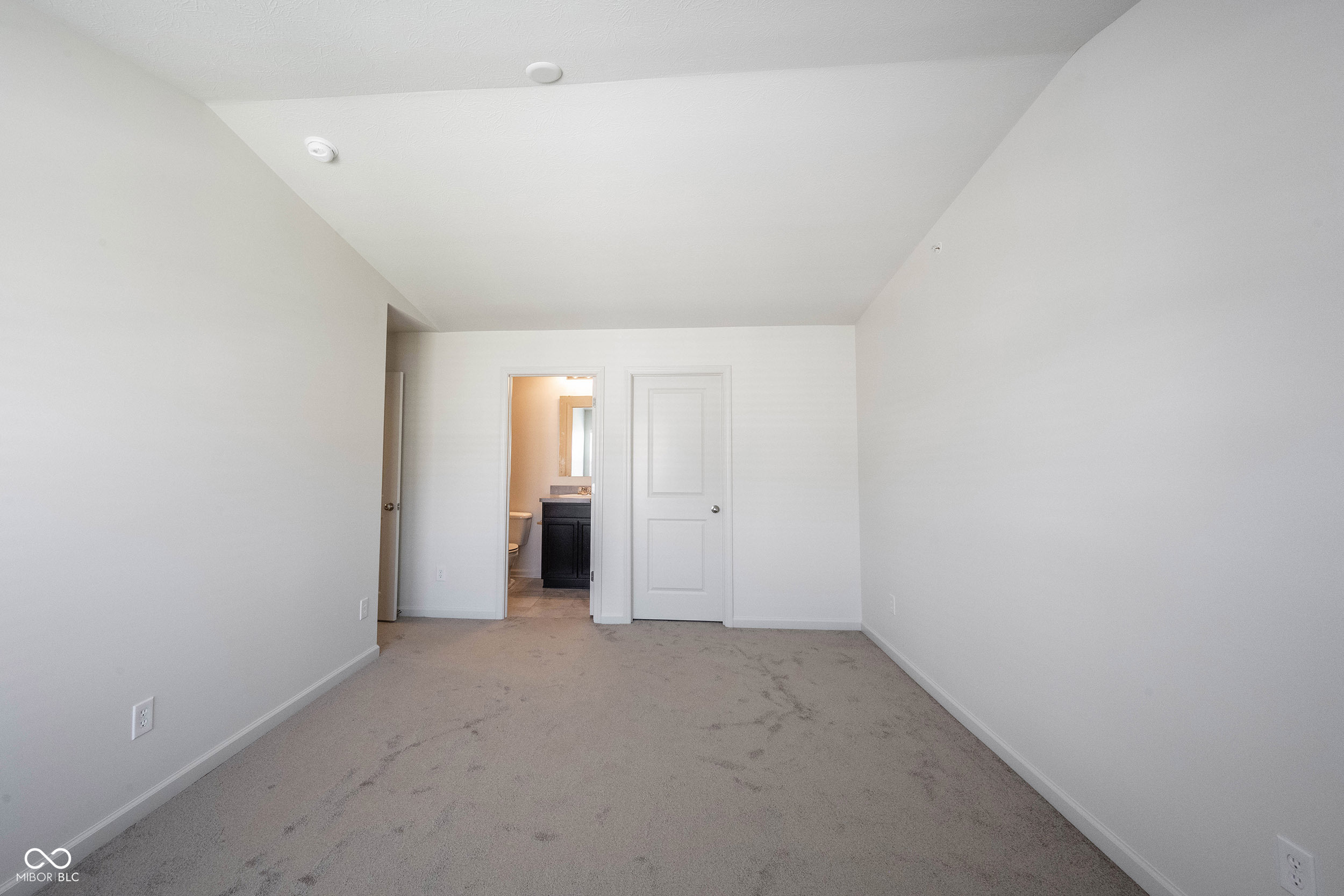 12015 Zircon Lane, Unit 900 Fishers, IN 46038 - Photo 19 of 34