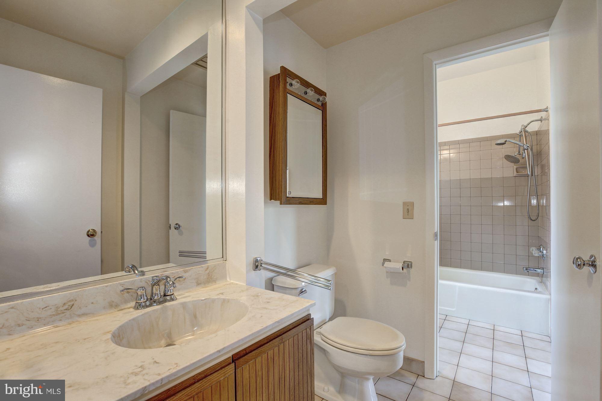 7130 River Road Bethesda, MD 20817 - Photo 16 of 30 Bath