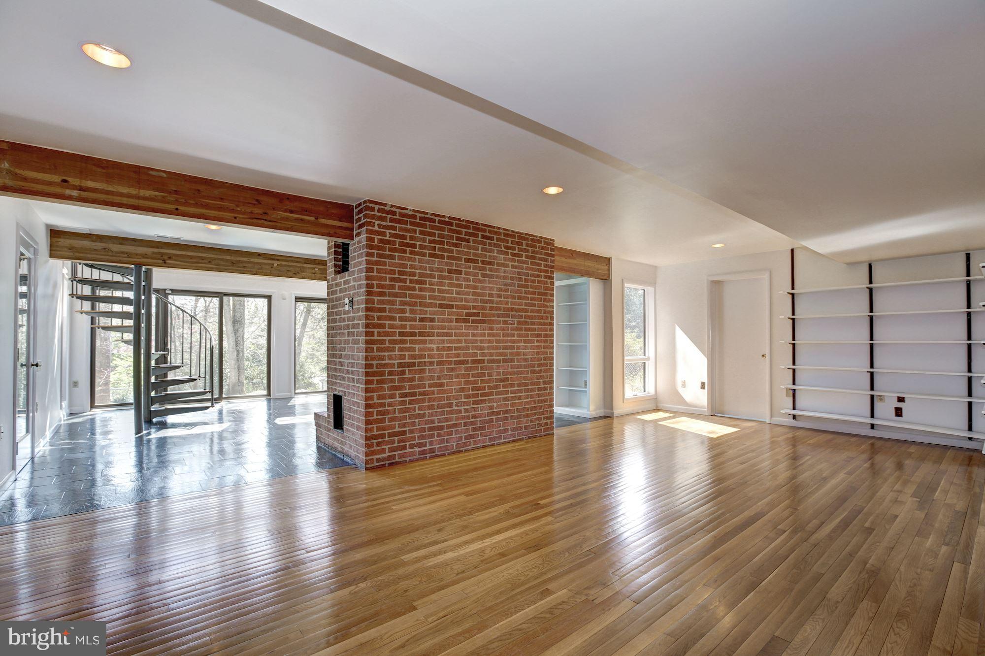 7130 River Road Bethesda, MD 20817 - Photo 23 of 30 Family Room