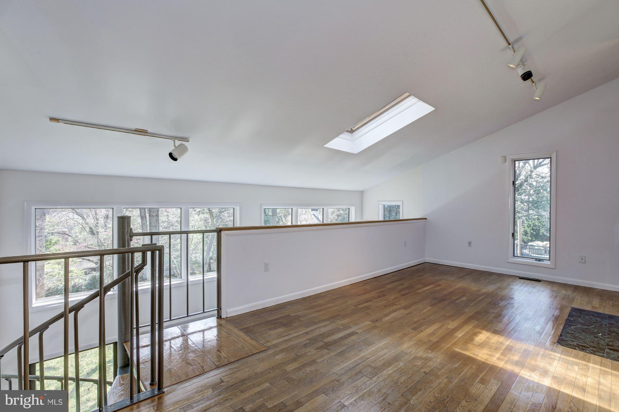 7130 River Road Bethesda, MD 20817 - Photo 8 of 30 Family Room