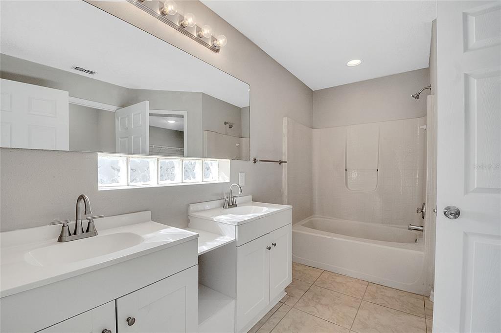 424 Royal Ridge Drive Davenport, FL 33837 - Photo 16 of 54