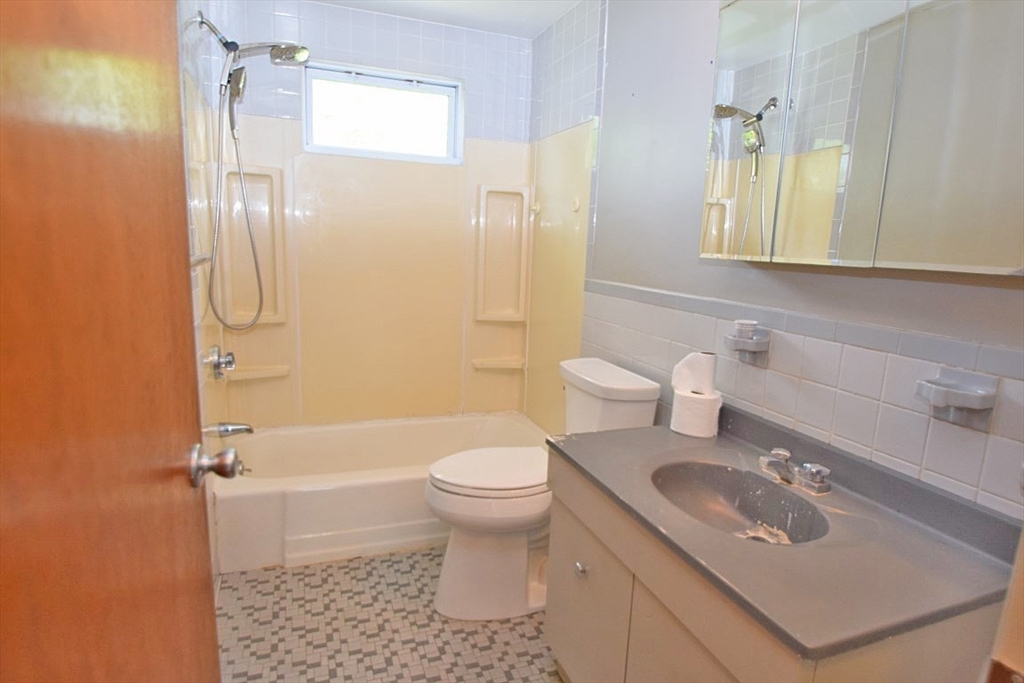 38 Bartlett Road Randolph, MA 02368 - Photo 22 of 28