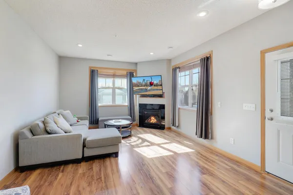 $294,000 | 1648 White Pine Way, Unit D, Carver, MN 55315