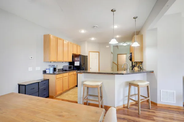 $294,000 | 1648 White Pine Way, Unit D, Carver, MN 55315