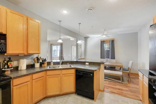 $294,000 | 1648 White Pine Way, Unit D, Carver, MN 55315