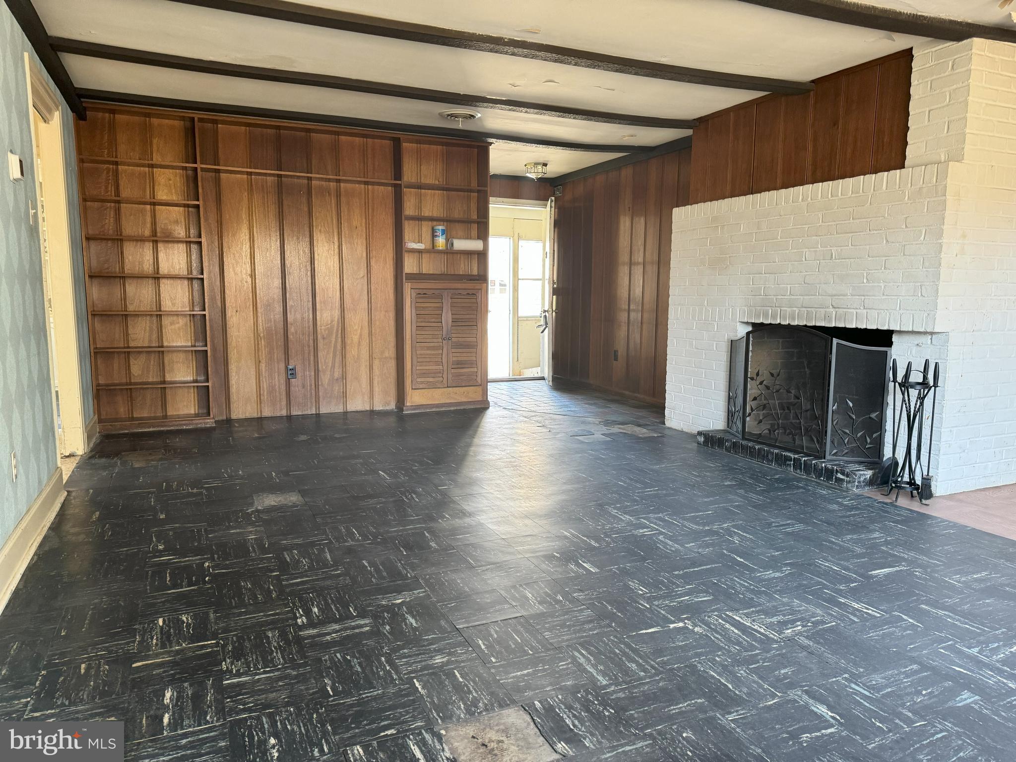 504 Toll Road Oreland, PA 19075 - Photo 12 of 20 Living Room