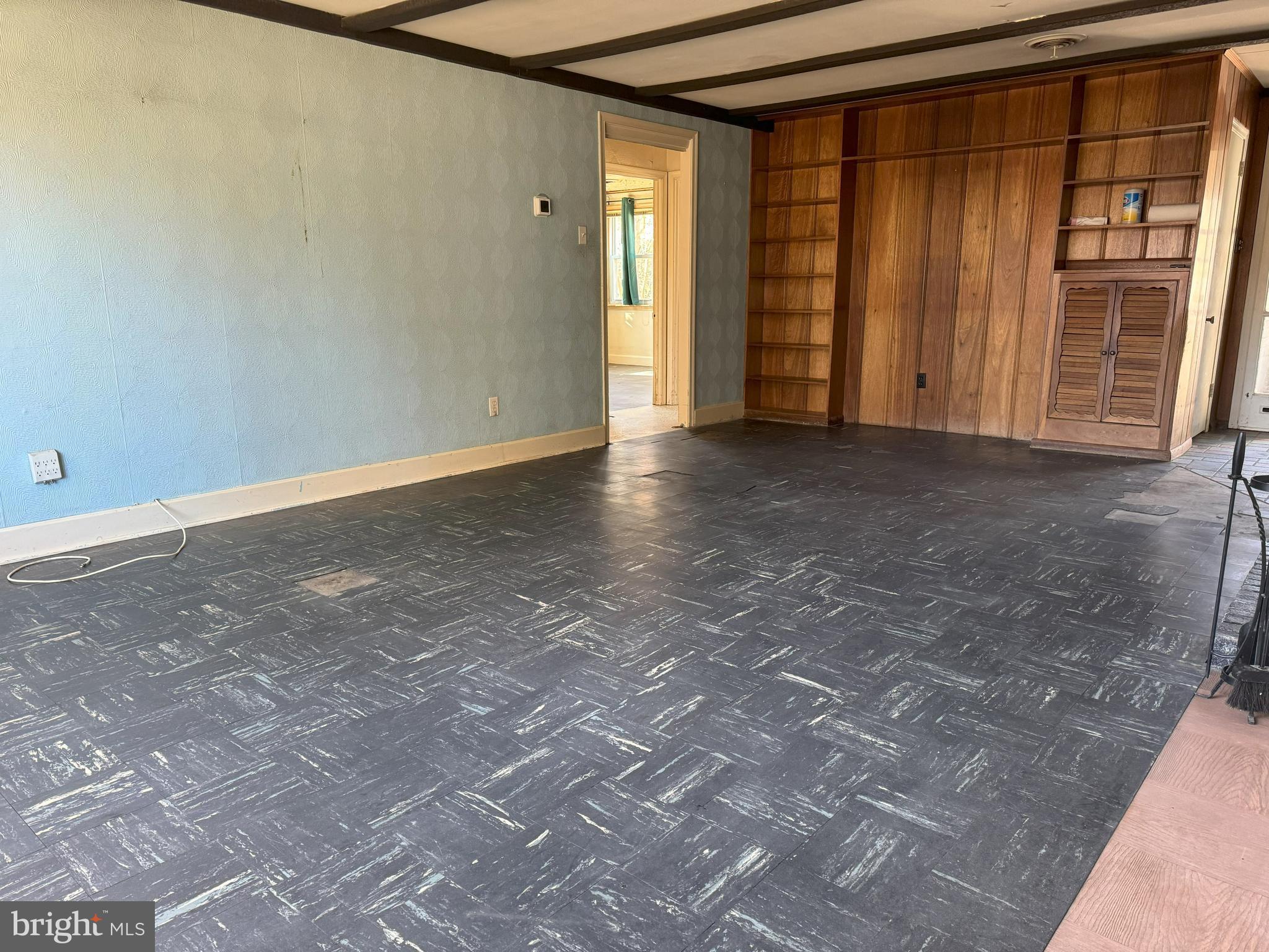 504 Toll Road Oreland, PA 19075 - Photo 10 of 20 Living Room