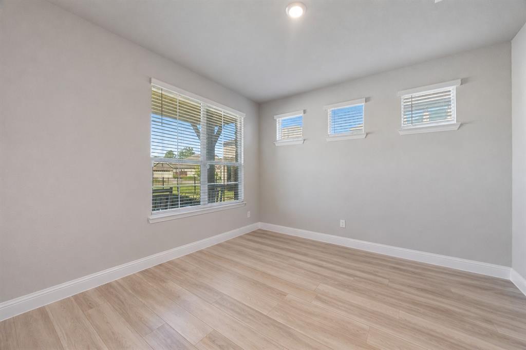 7504 Larson Lane Rowlett, TX 75089 - Photo 8 of 38