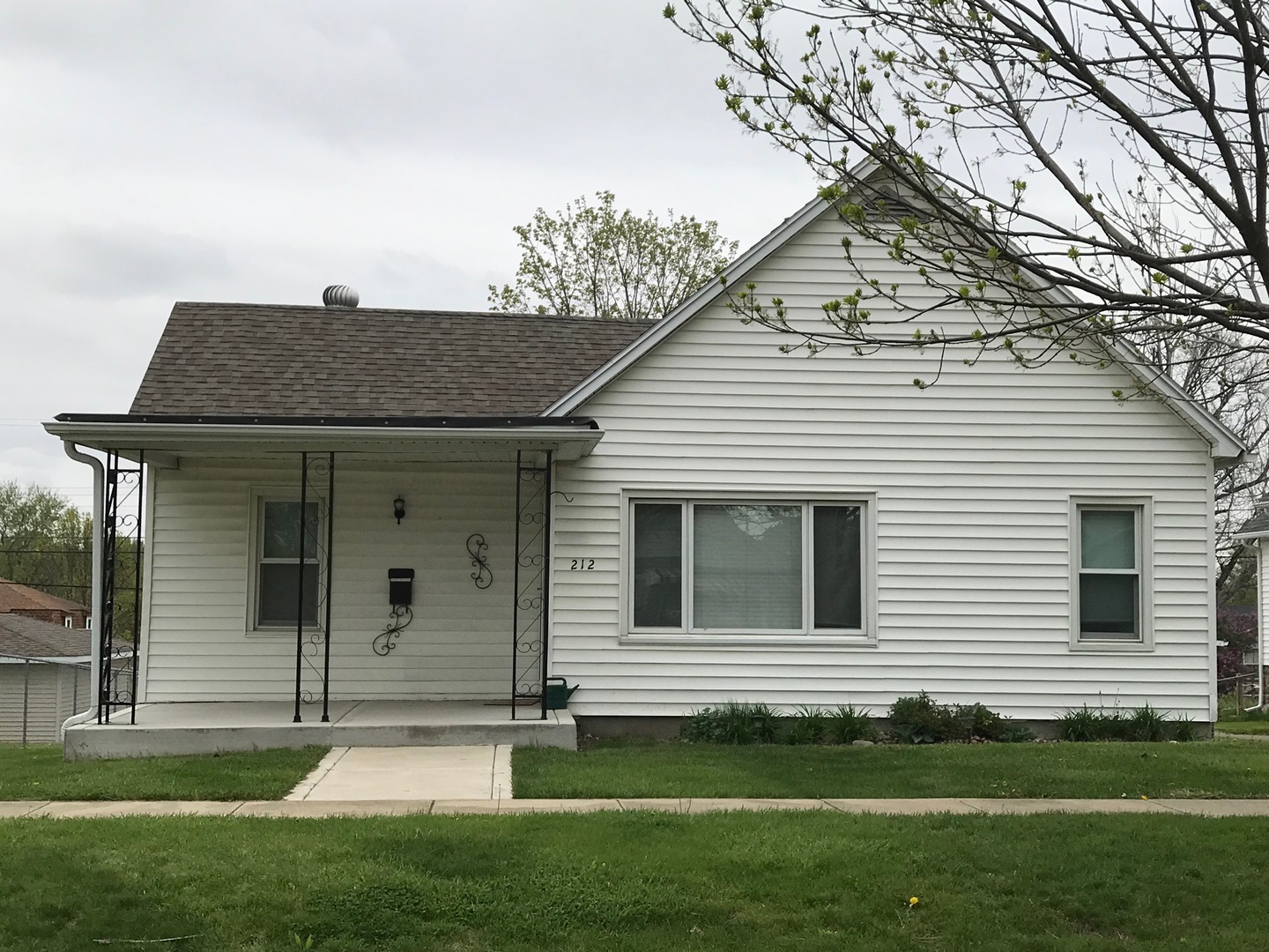 212 West Cleveland Street Spring Valley, IL 61362 - Photo 1 of 21 Gallery Image 1