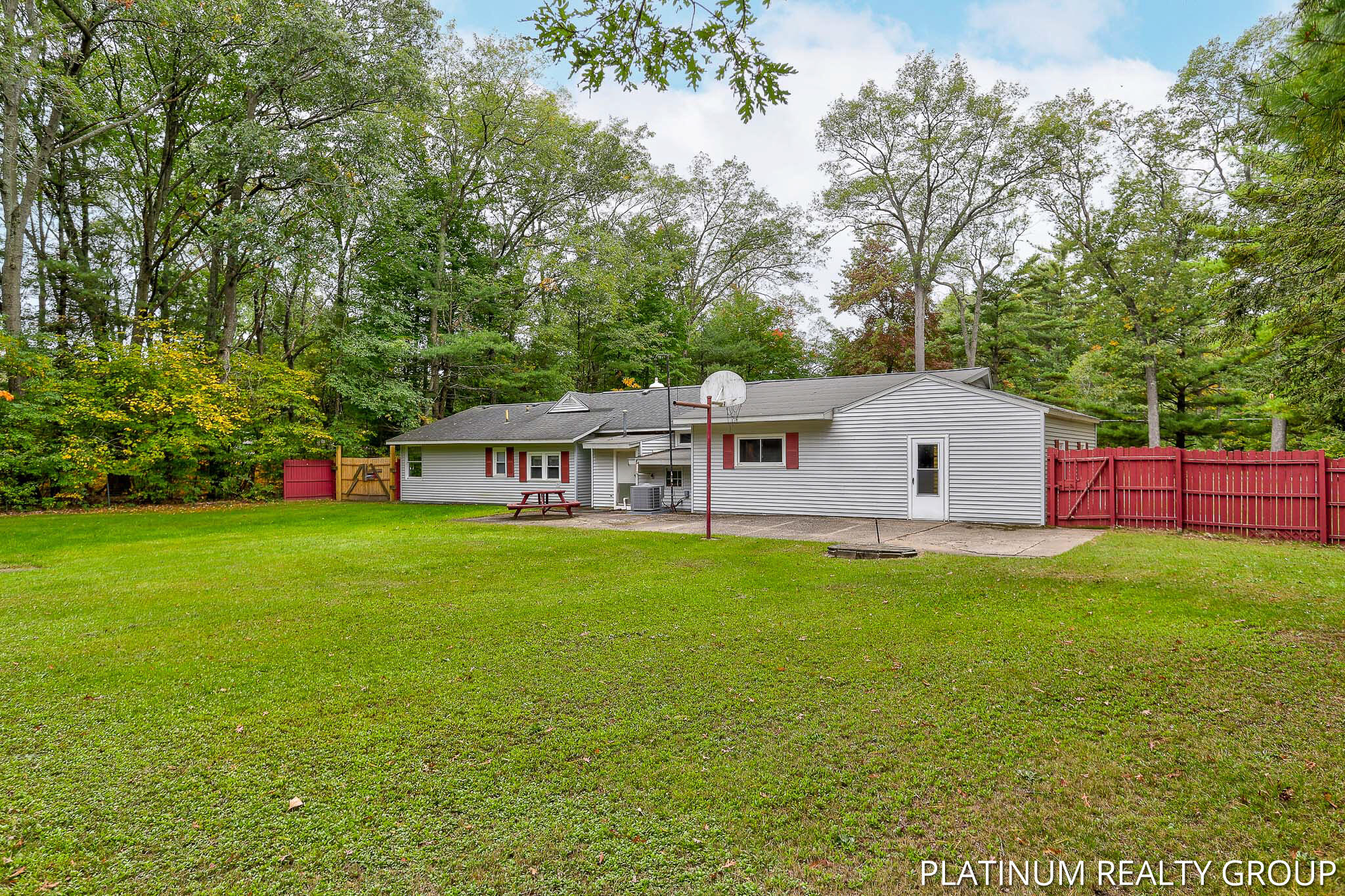 1456 Benjamin Road Muskegon, MI 49445 - Photo 5 of 38 1456 Benjamin Rd Muskegon-7