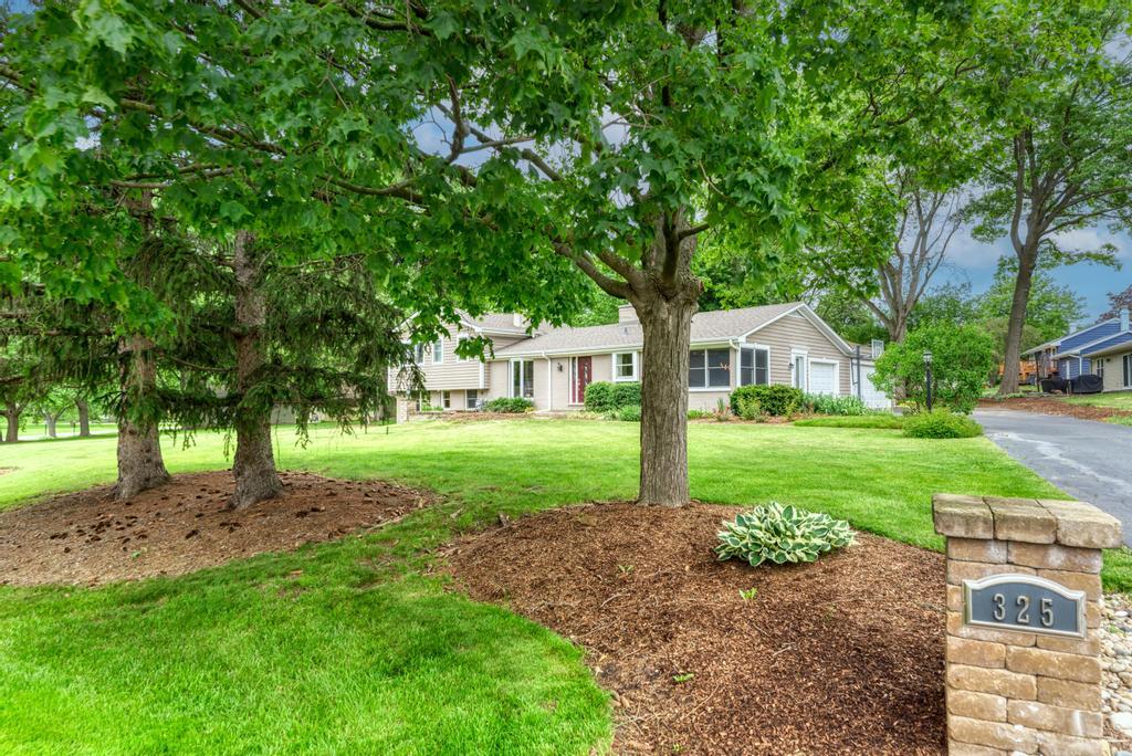 325 Canterbury Lane Inverness, IL 60010 - Photo 6 of 54
