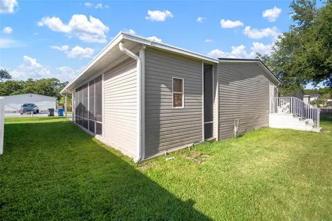 a house view with backyard space