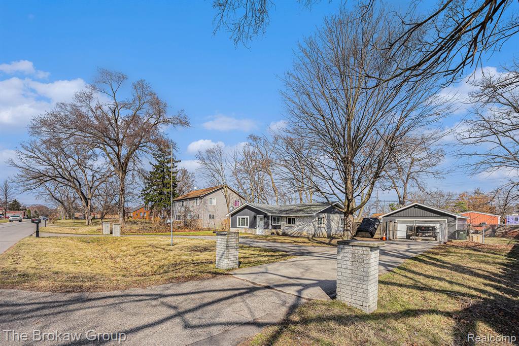 2985 Hessel Avenue Rochester Hills, MI 48307 - Photo 3 of 20