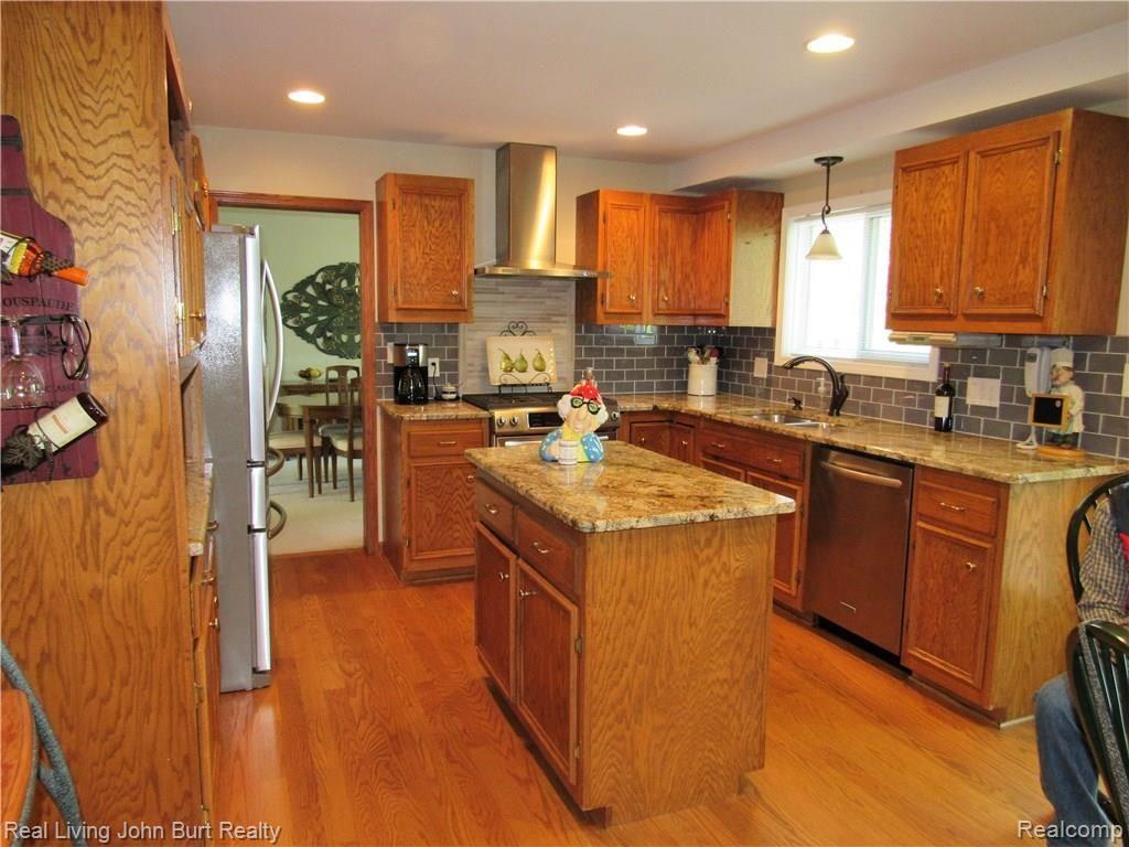 3268 Tamarron Drive Rochester, MI 48309 - Photo 4 of 32 IMG_1233.JPG