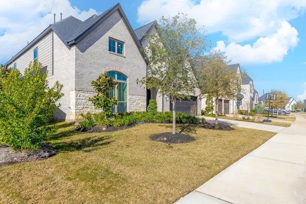 a view of a house with entertaining space