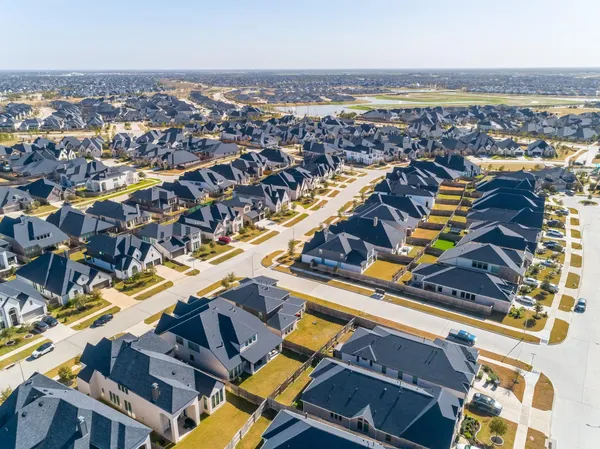 an aerial view of residential building and lake