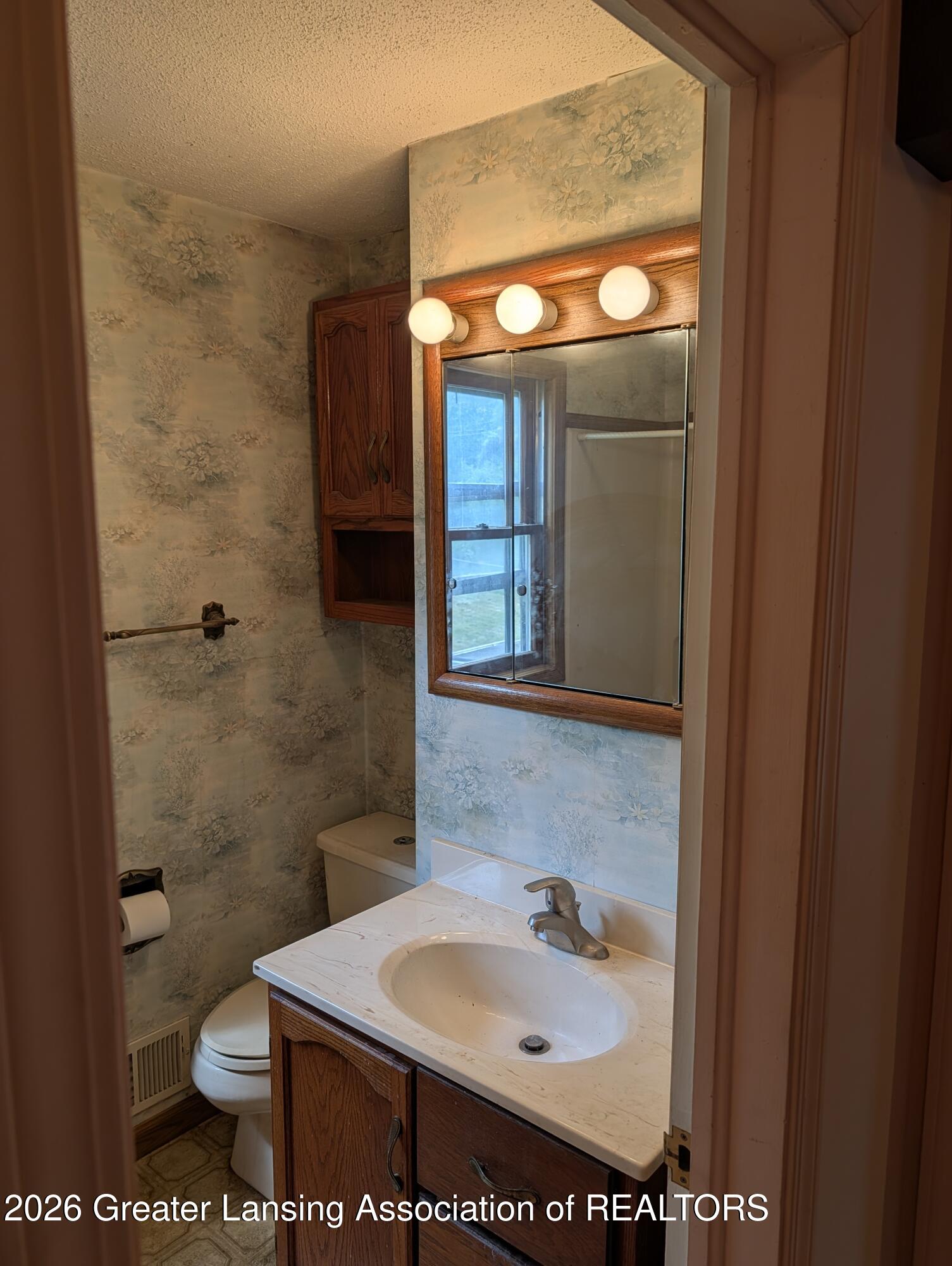 2112 Cumberland Road Lansing, MI 48906 - Photo 35 of 77 PXL_20260728_203600510.RAW-01