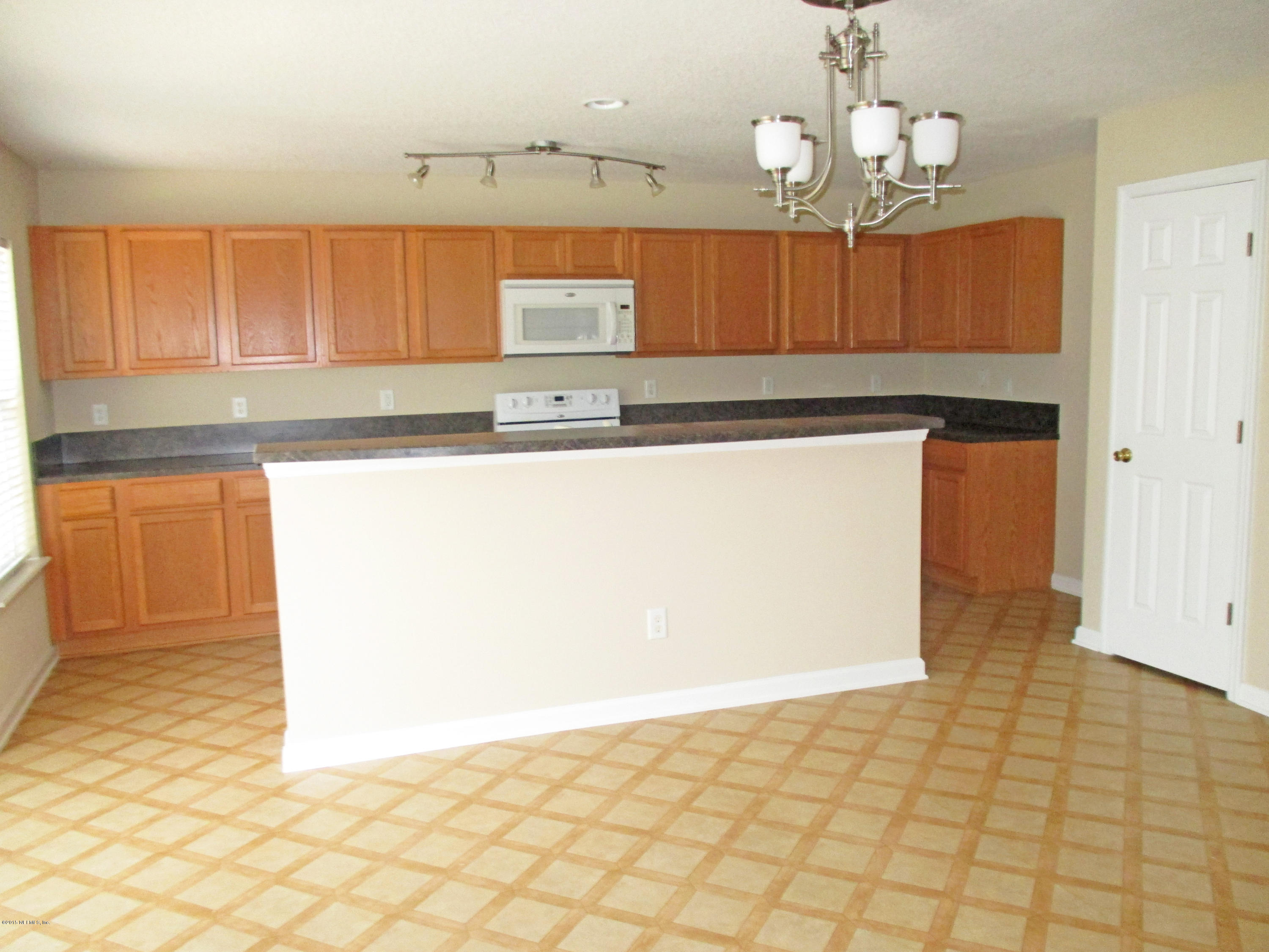 76151 Long Pond Loop Yulee, FL 32097 - Photo 5 of 19 Kitchen