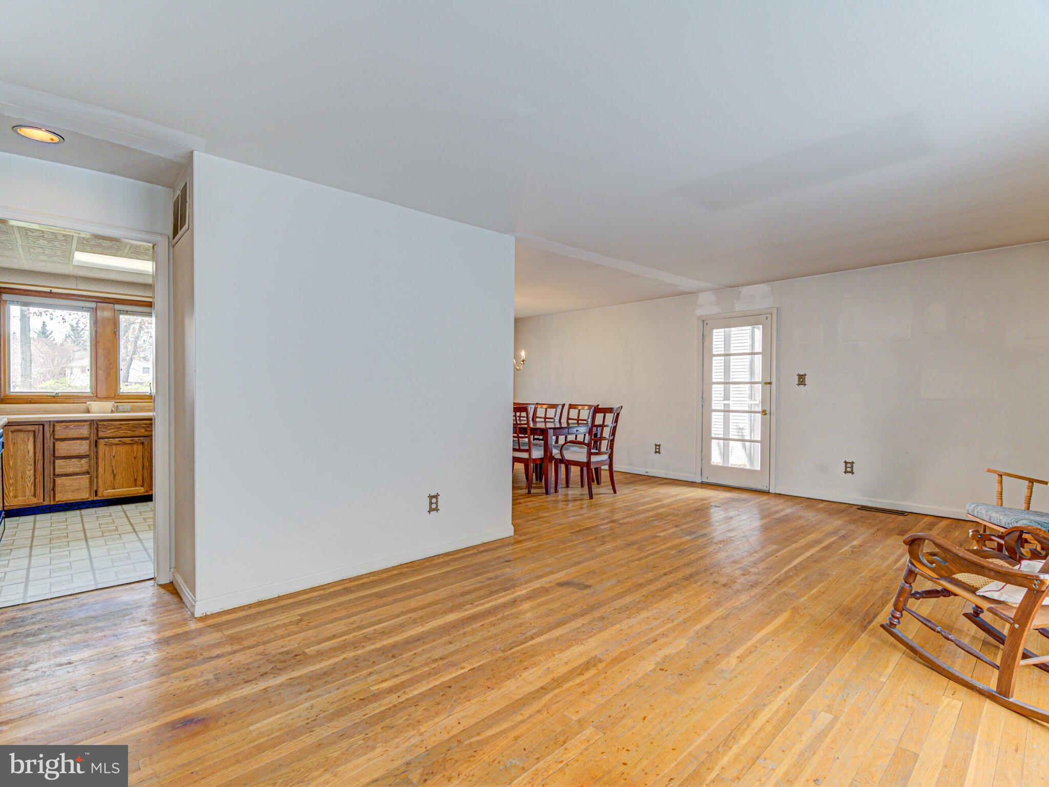 426 Old Courthouse Road Northeast Vienna, VA 22180 - Photo 15 of 56 Living Room