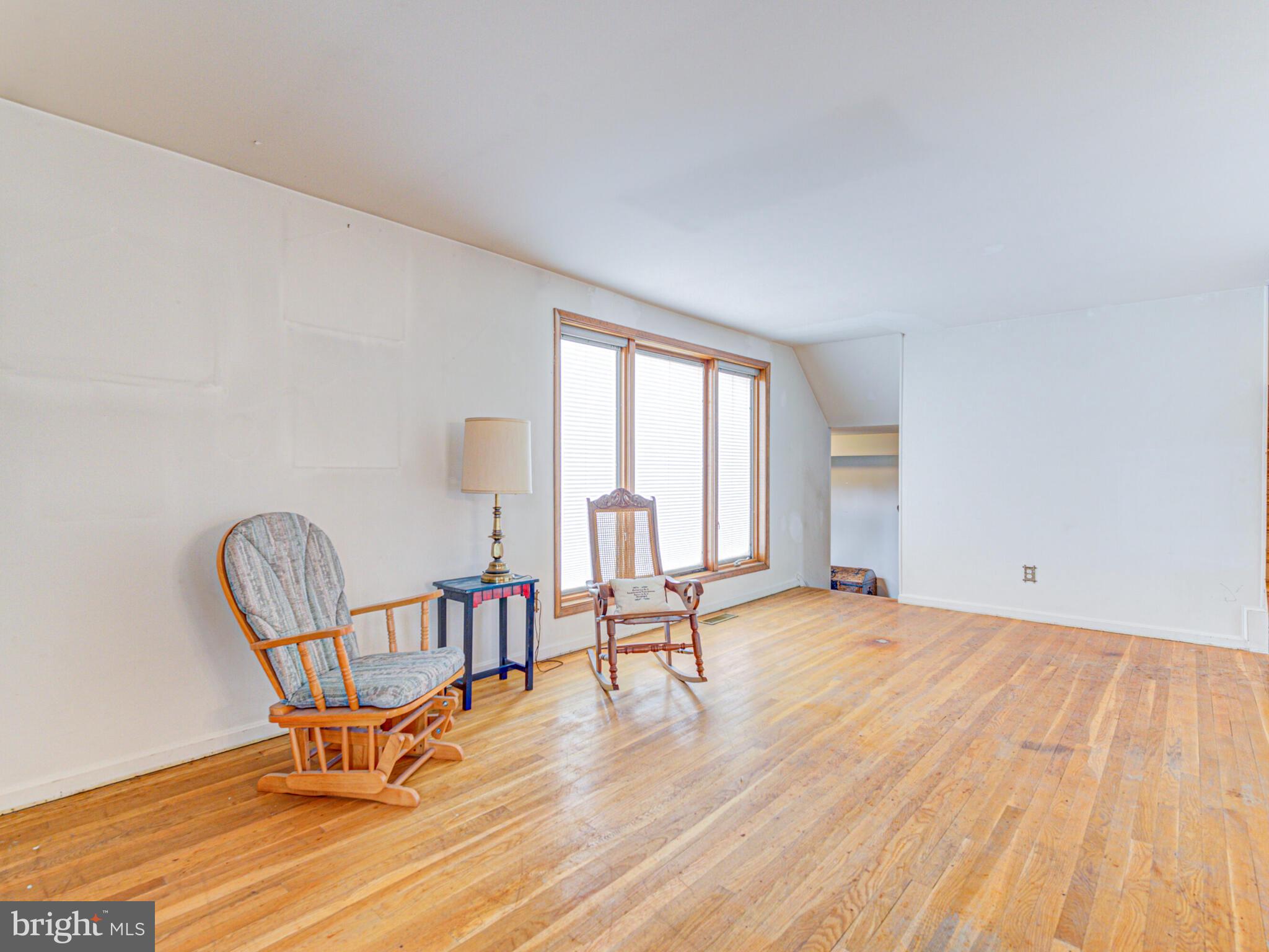 426 Old Courthouse Road Northeast Vienna, VA 22180 - Photo 16 of 56 Living Room
