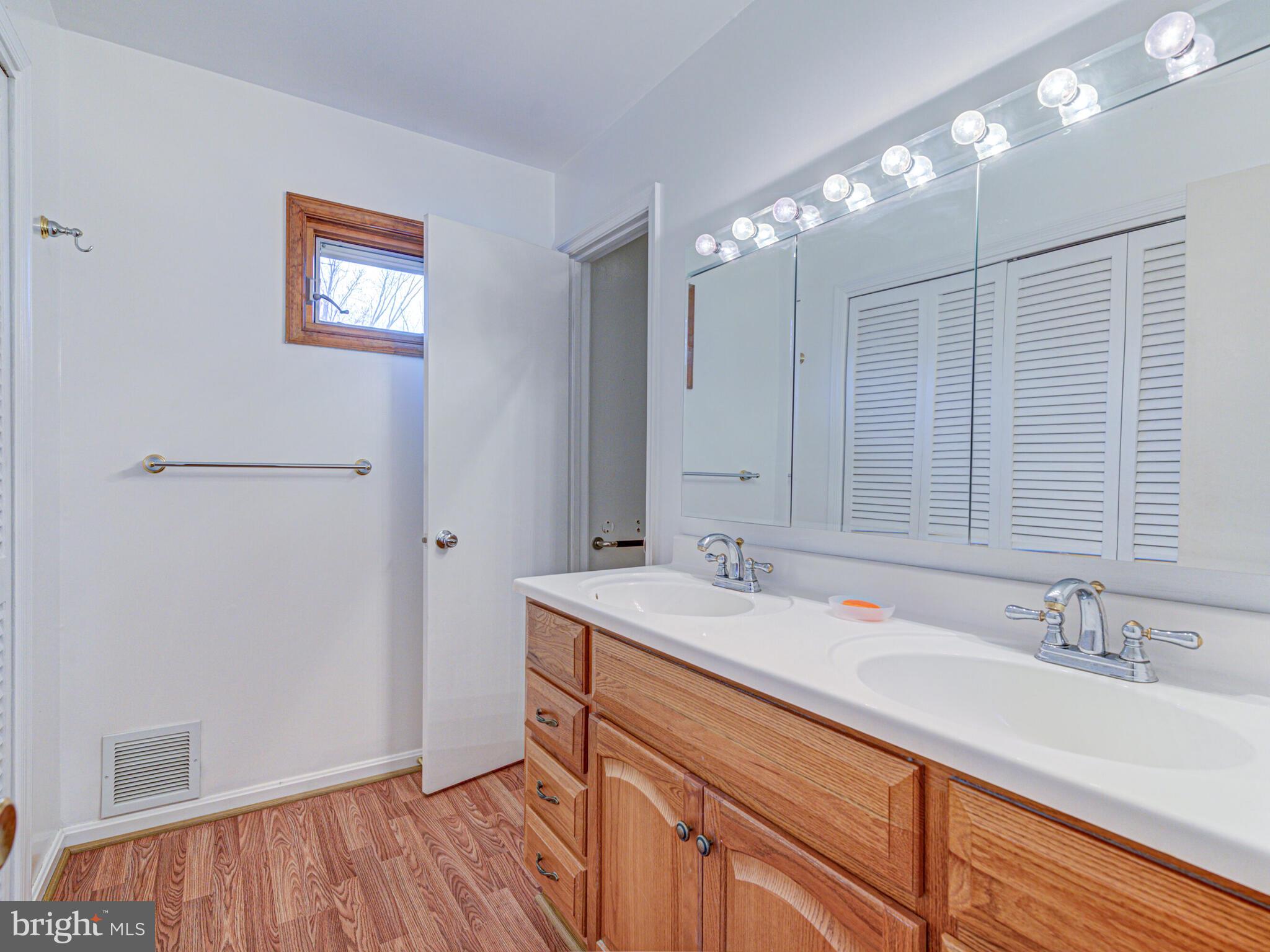 426 Old Courthouse Road Northeast Vienna, VA 22180 - Photo 27 of 56 Primary Bath